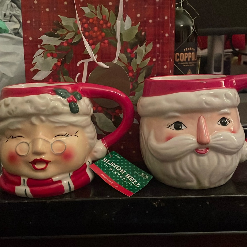 Santa and Mrs Clause Mug Set NWOT